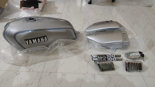 YAMAHA RX100 RX135 FUEL TANK COMPLETE BODY KIT/SIDE PANEL SET ( SILVER- Blue Lining )