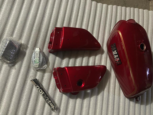 YAMAHA RX100  FUEL TANK COMPLETE BODY KIT /SIDE PANEL SET & 2 Locks ( Red Colour)