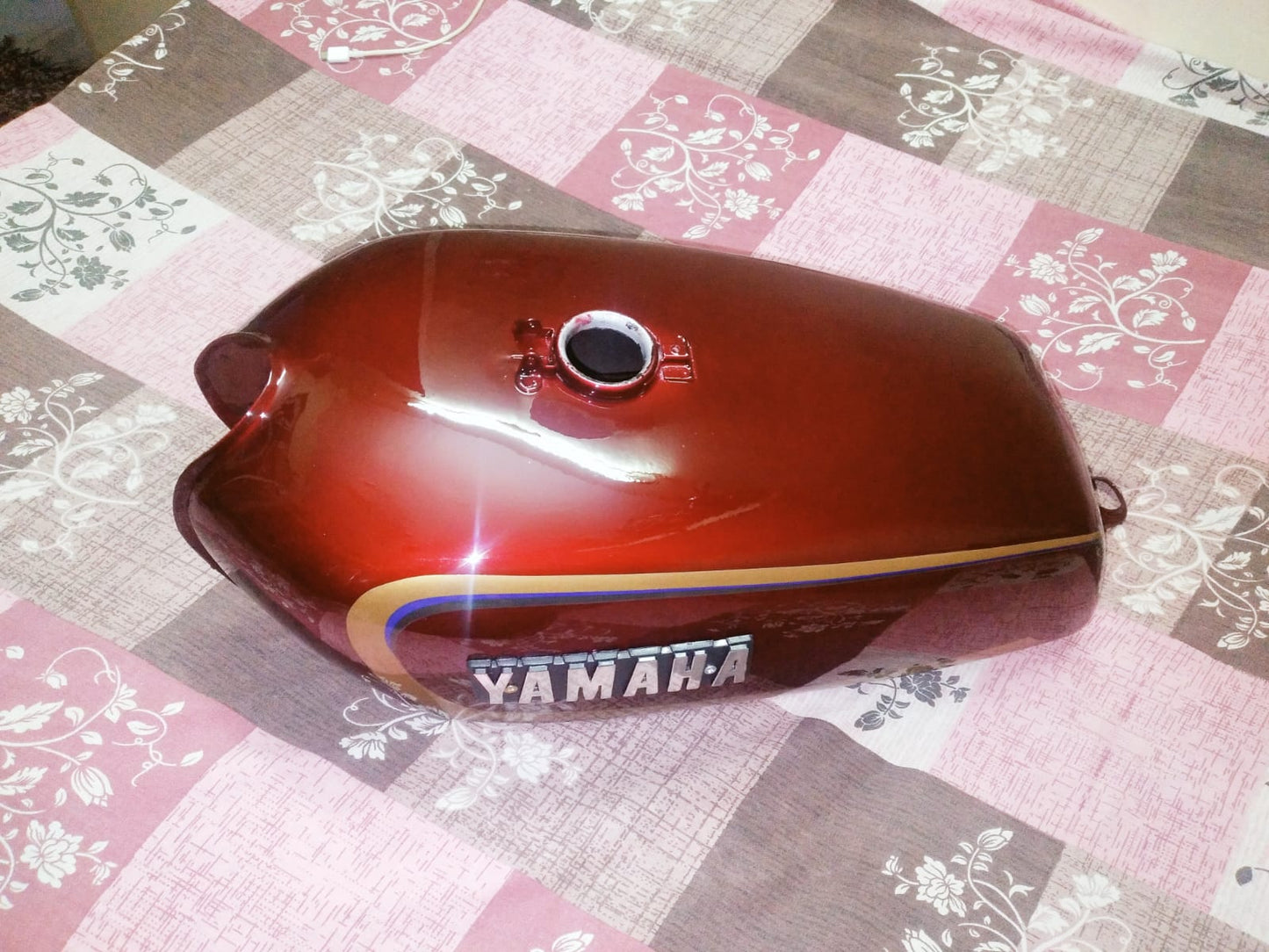 YAMAHA Wine Red Petrol Tank