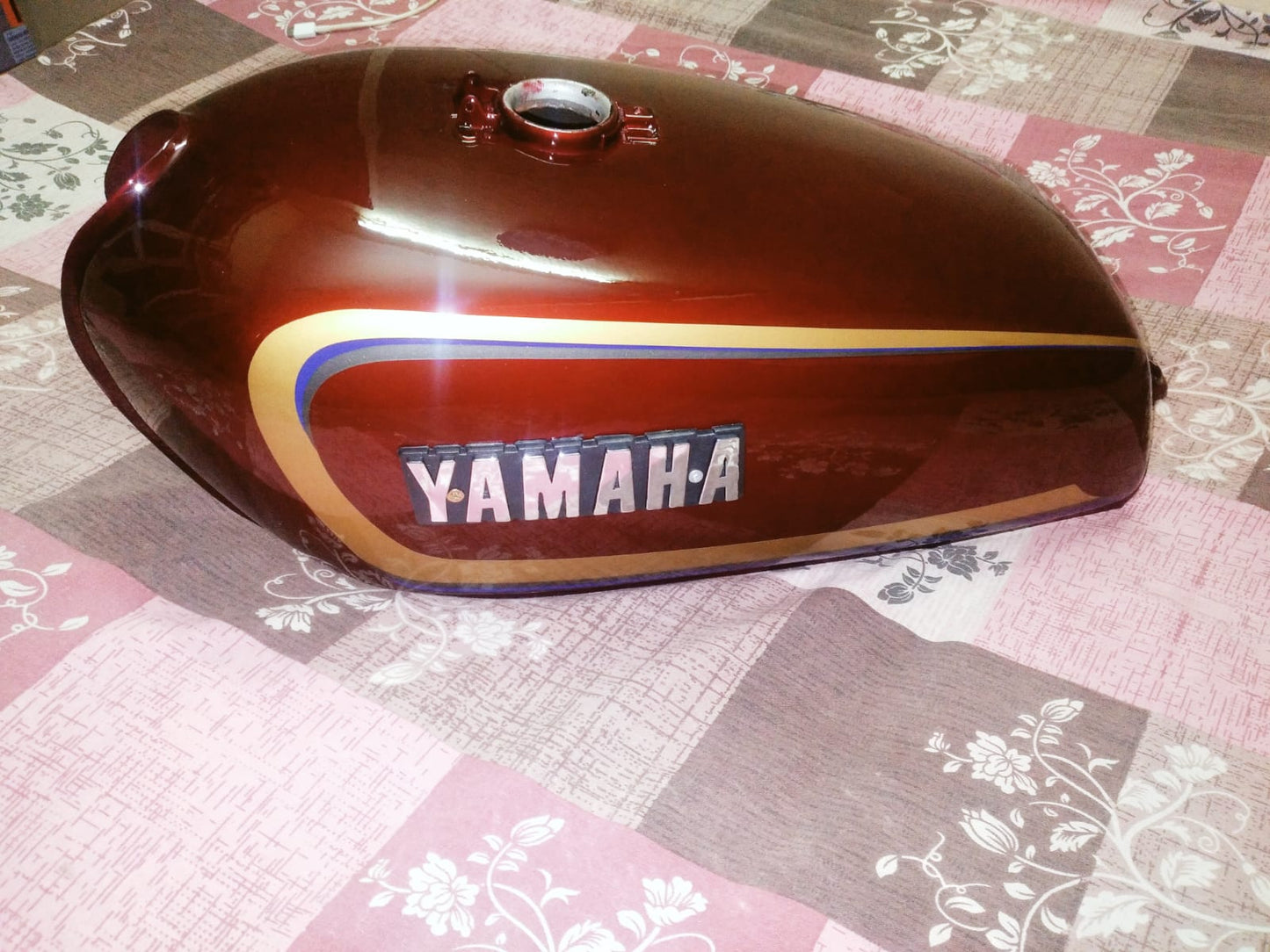 YAMAHA Wine Red Petrol Tank