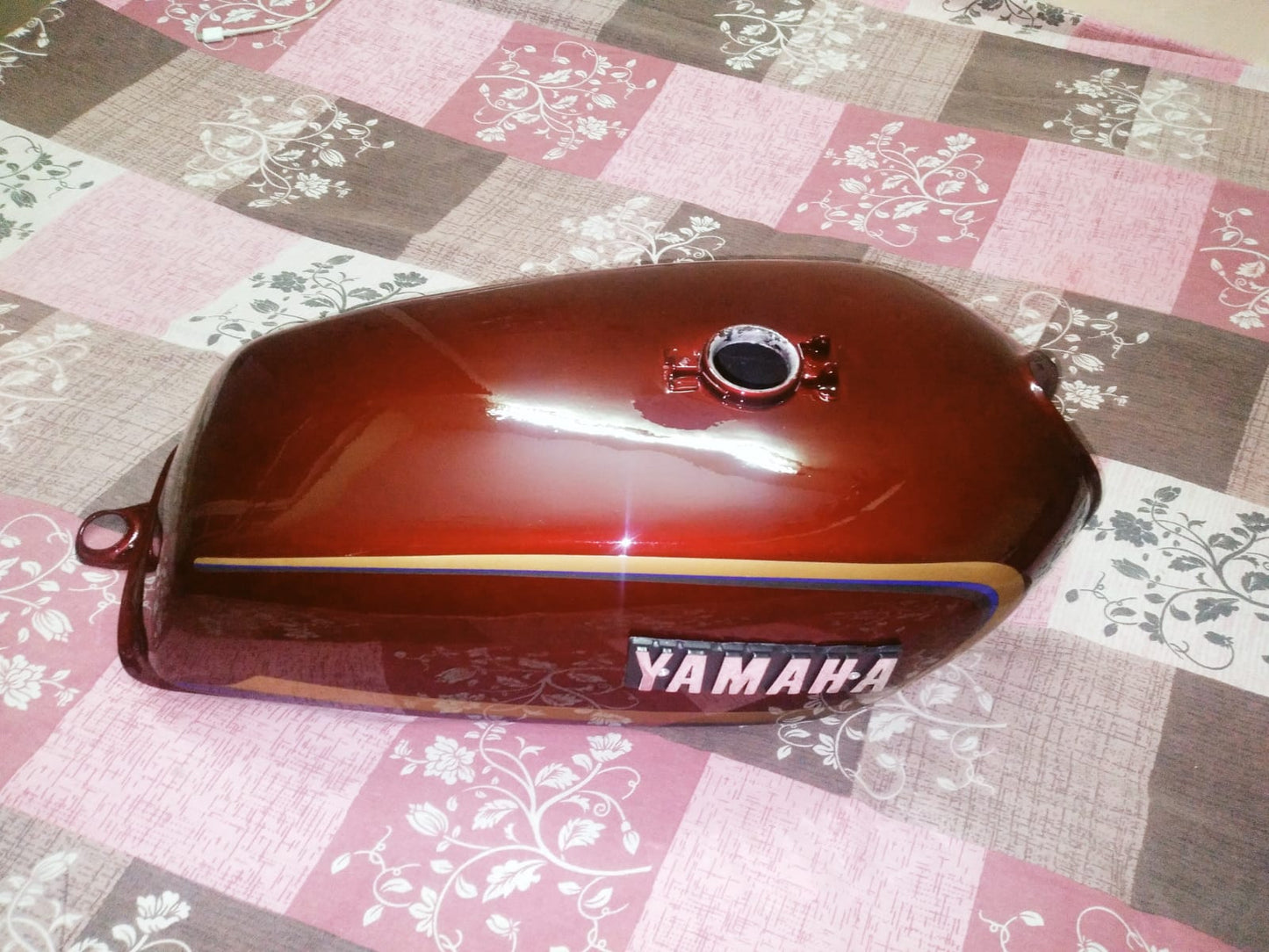 YAMAHA Wine Red Petrol Tank